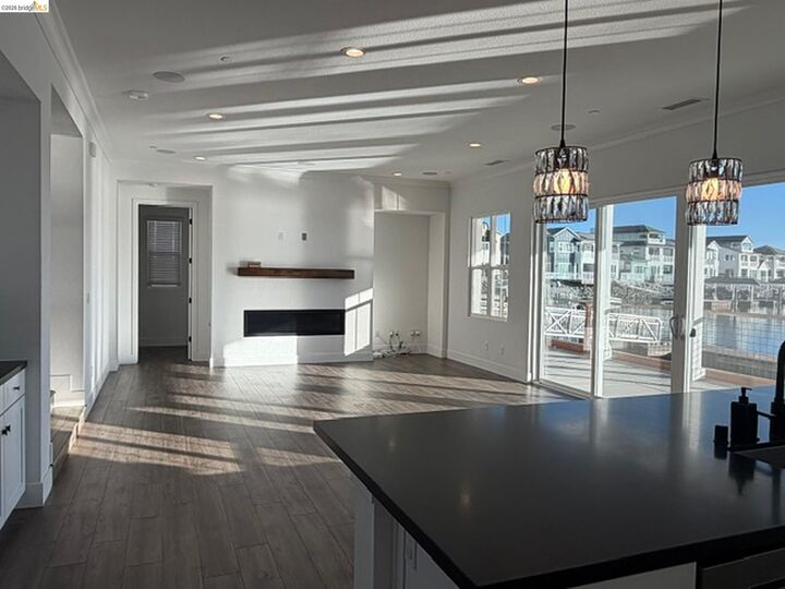 Property Photo:  43 Edgewater Ct  CA 94511 