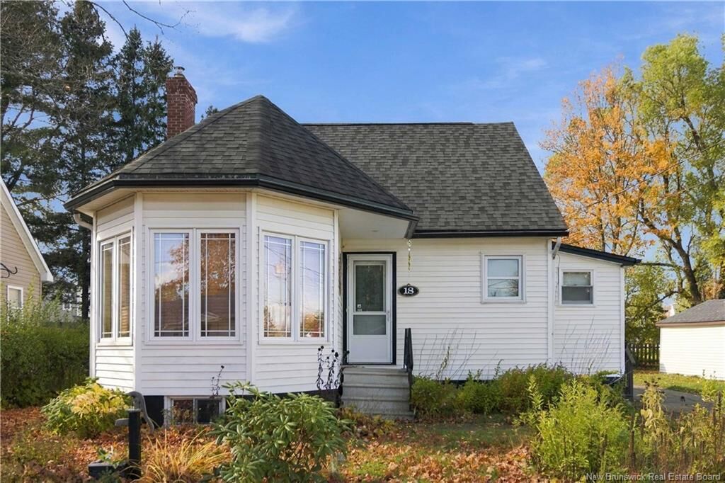 Property Photo:  18 Lynwood Drive  NB E1A 3Z5 