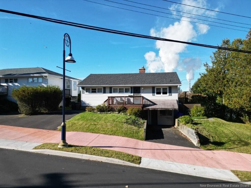 Property Photo:  44 Fallsview Avenue  NB E2K 1C2 