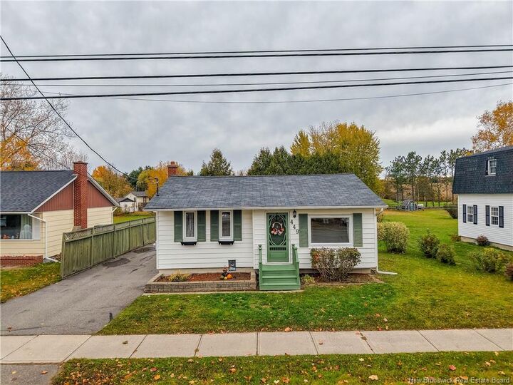 Photo de la propriété:  449 Canada Street  NB E3A 4A8 