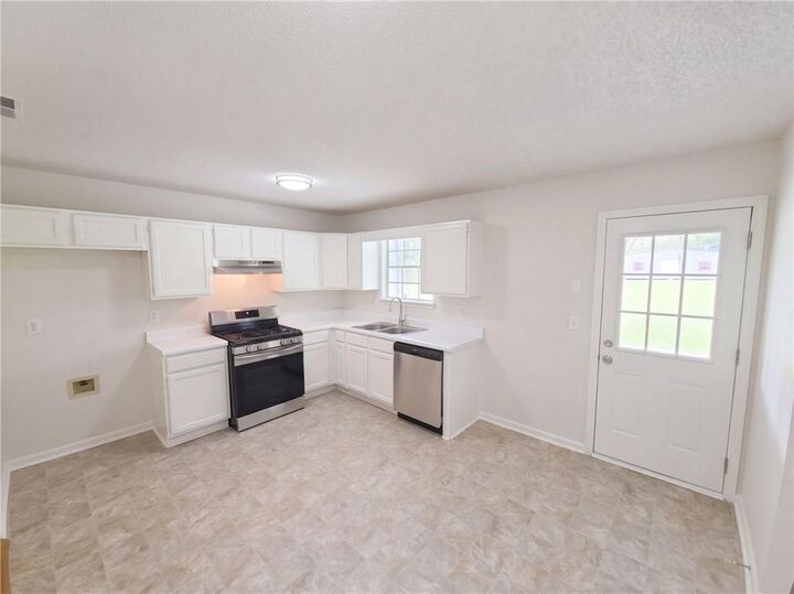 Property Photo: 211 Patricia Terrace GA 30017