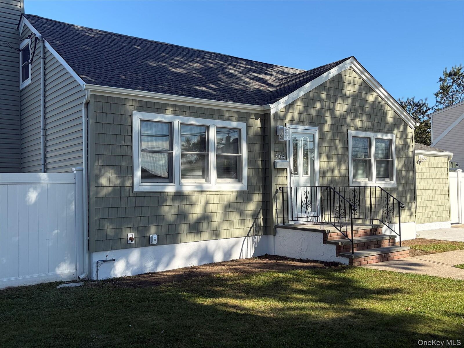 Property Photo:  904 11th Street  NY 11704 
