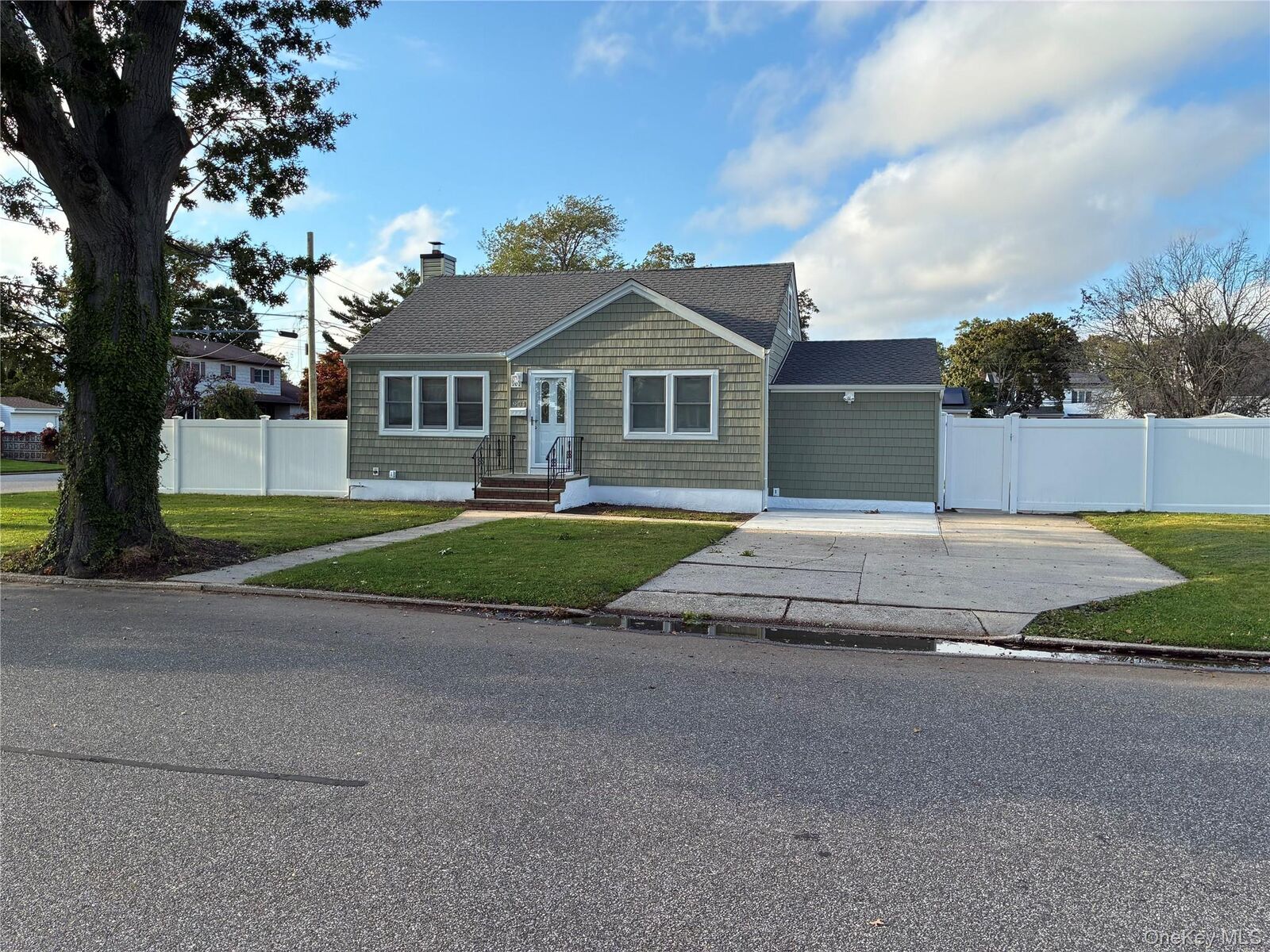 Property Photo: 904 11th Street NY 11704