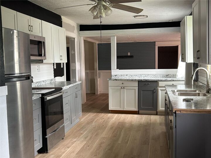Property Photo: 650 9th Street NE FL 33881