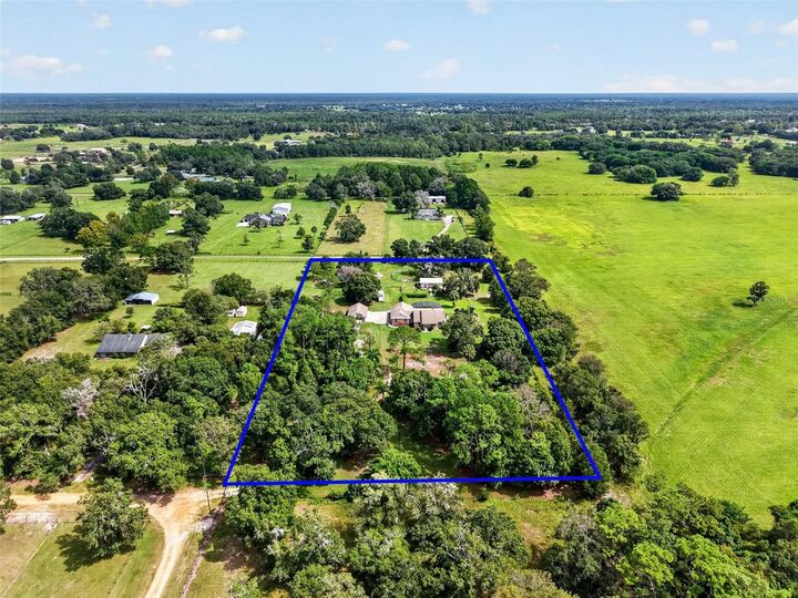 Property Photo: 37048 Mill Stream Court FL 32736