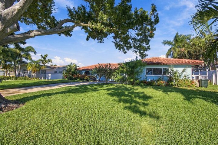 Property Photo: 11975 7th Street E FL 33706