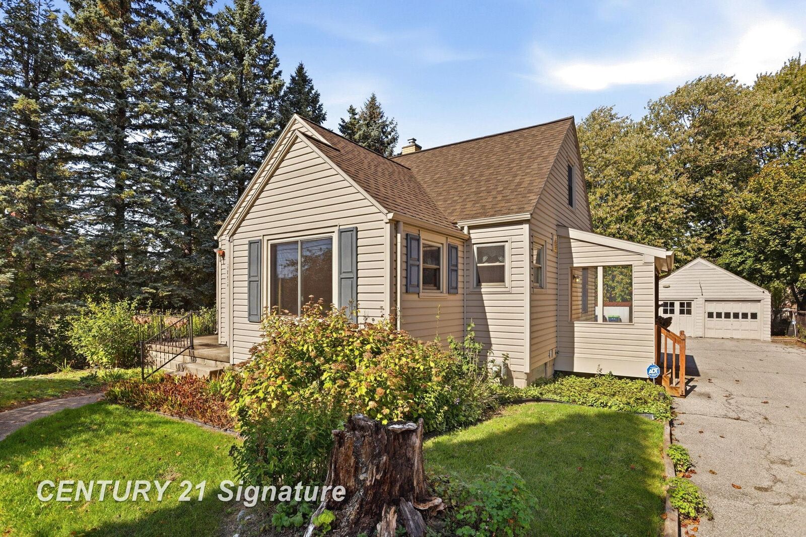 Property Photo:  2892 Shattuck Road  MI 48603 