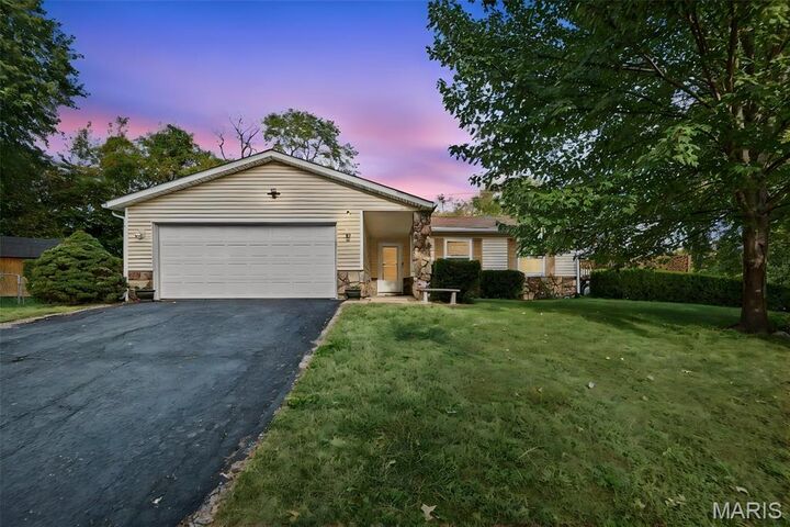 Property Photo:  15 Las Olas Drive  IL 62221 