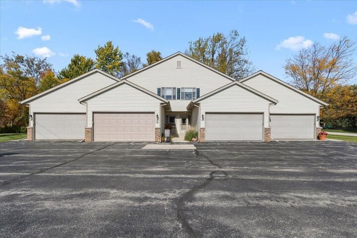Property Photo: 934 Spring Ct WI 53095