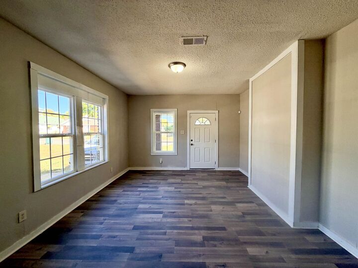 Property Photo:  1427 S Willett St  TN 38106 