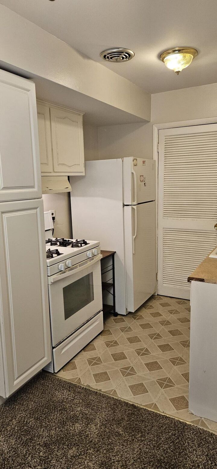 Property Photo:  20016 Village Green Court  MI 48183 
