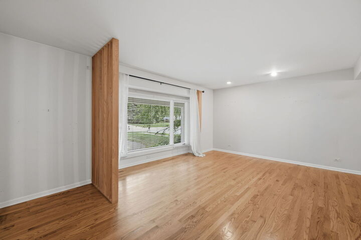 Property Photo: 902 N Rohlwing Road IL 60074