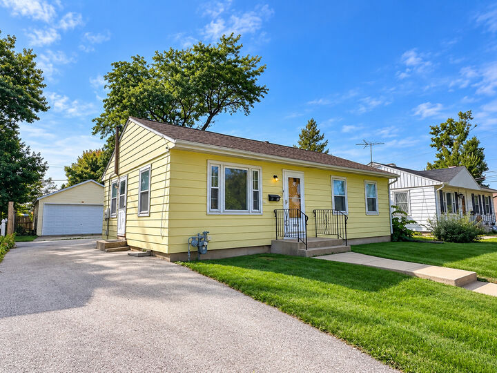 Property Photo: 1813 Fargo Avenue IL 60018