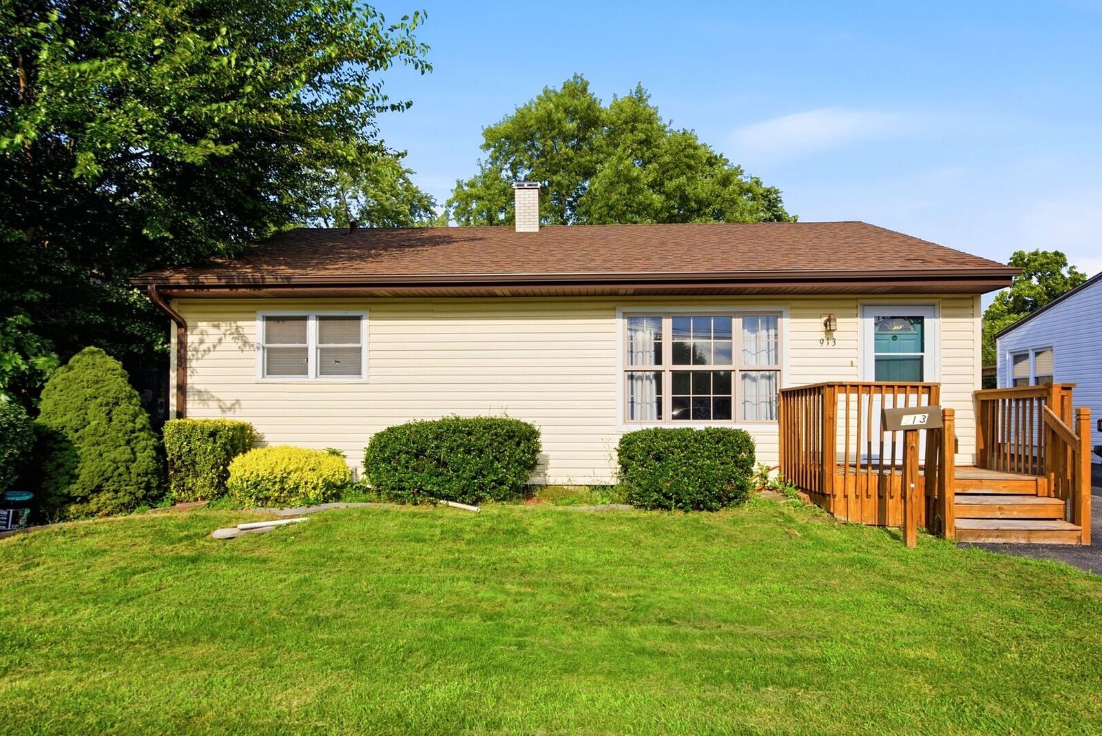 Property Photo: 913 Church Road IL 60505
