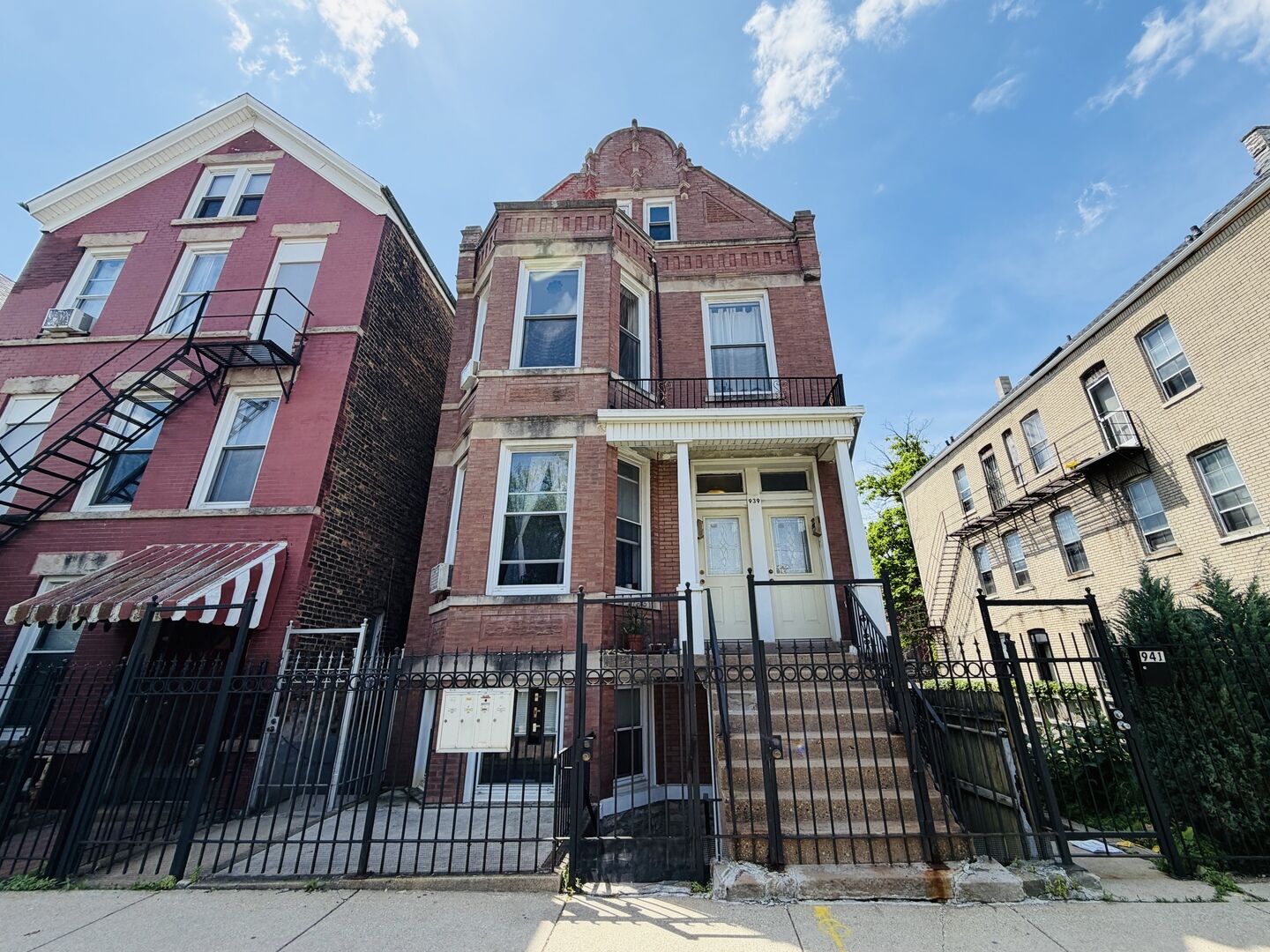 Property Photo: 939 W 32nd Street IL 60608