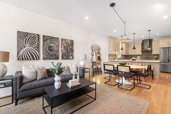 Property Photo:  1810 S Racine Avenue 1  IL 60608 
