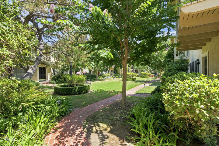 Property Photo:  433 S Madison Avenue  CA 91101 
