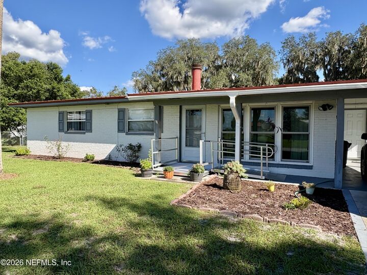 Property Photo: 166 River Drive FL 32131