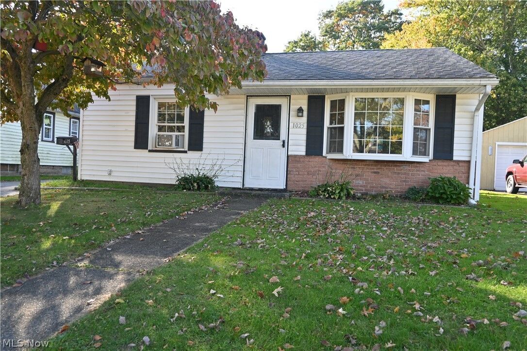 Property Photo:  1025 Thayer Avenue  OH 44004 