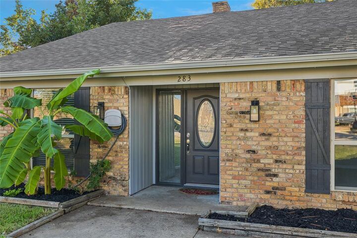 Property Photo: 283 Somerset Circle TX 76022