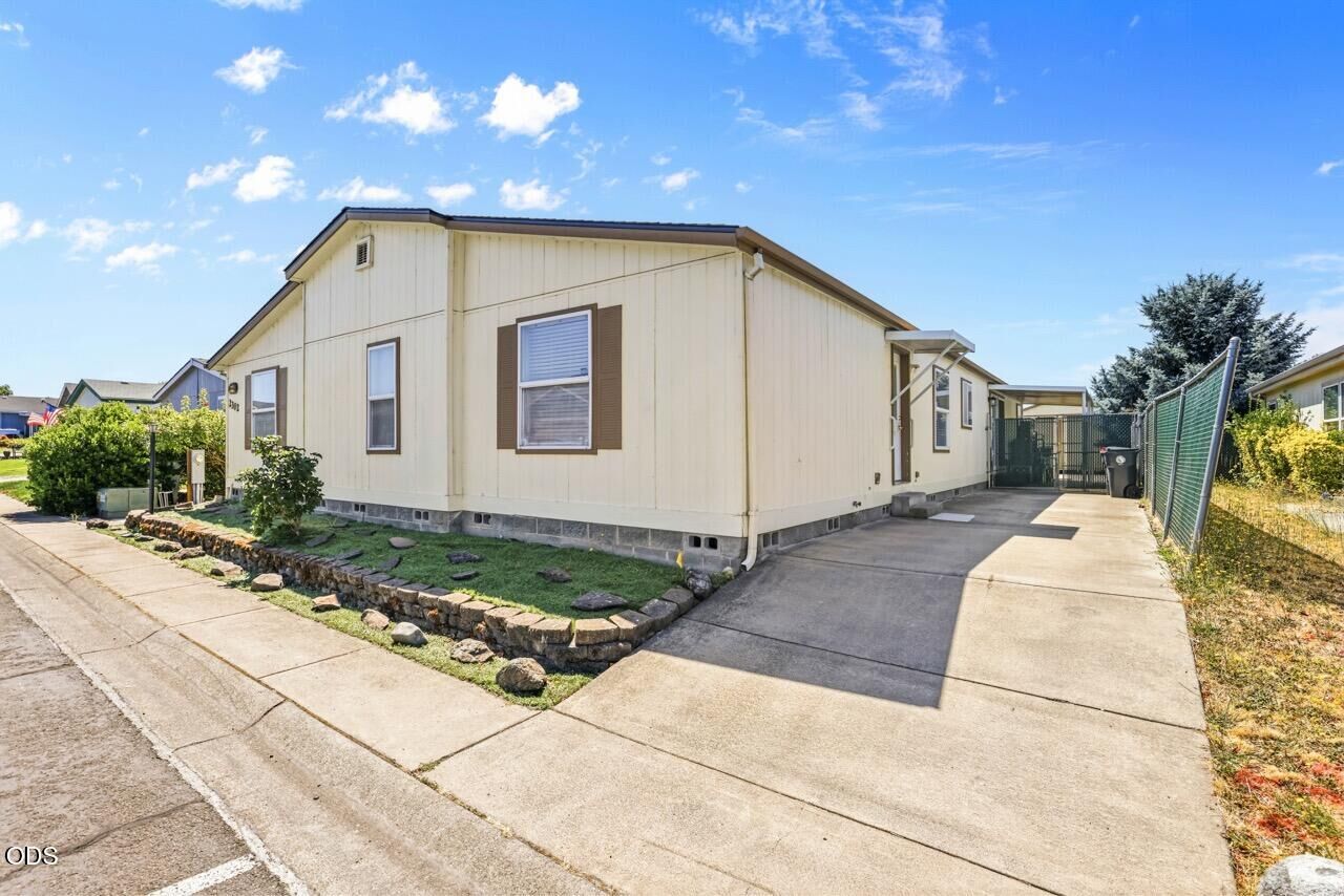 Property Photo: 2302 Lara Lane OR 97502