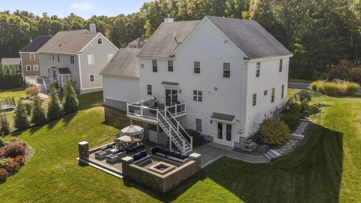 Property Photo:  33 Oak Ledge Cir  MA 01969 