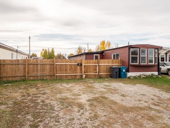 Property Photo: 226 N 2 Street W 18 AB T0K 1J0