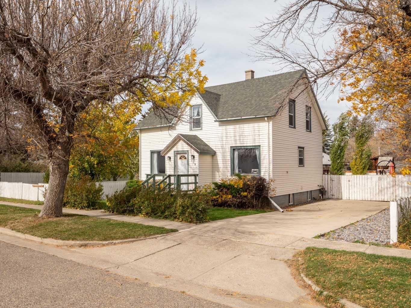 Property Photo:  119 Kipp Street  AB T0L 1S0 
