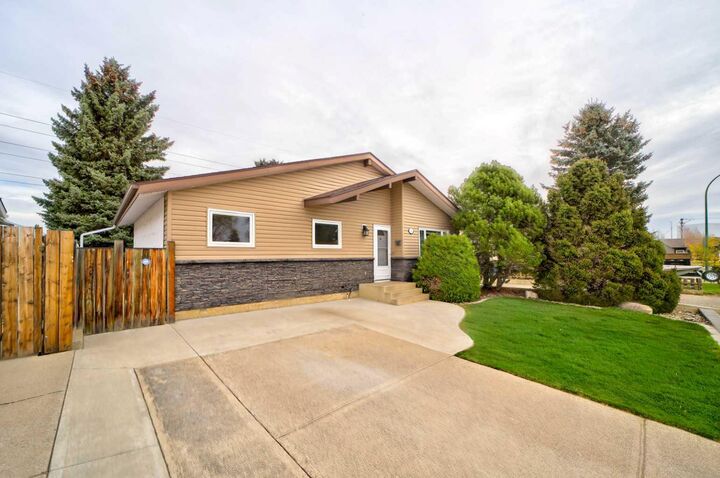 Property Photo:  174 Eagle Road N  AB T1H 4S6 