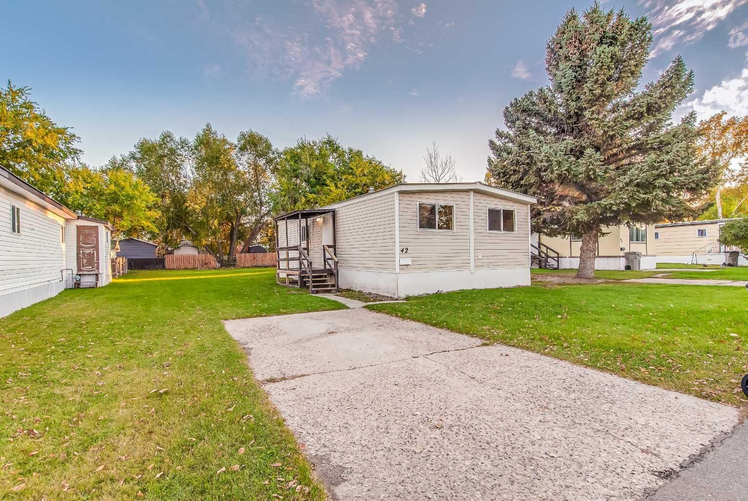 Property Photo: 4000 13 Avenue SE 42 AB T1B 1J3