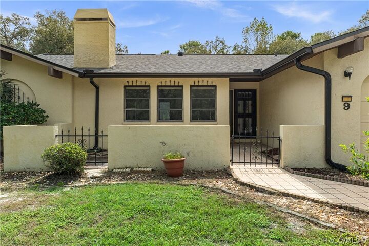 Property Photo:  9 N Tupelo Court  FL 34446 