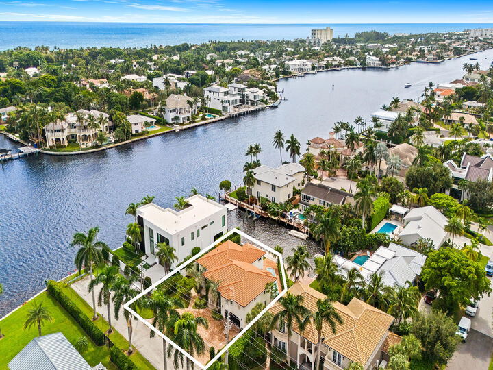 Property Photo:  708 SE 7th Street  FL 33483 