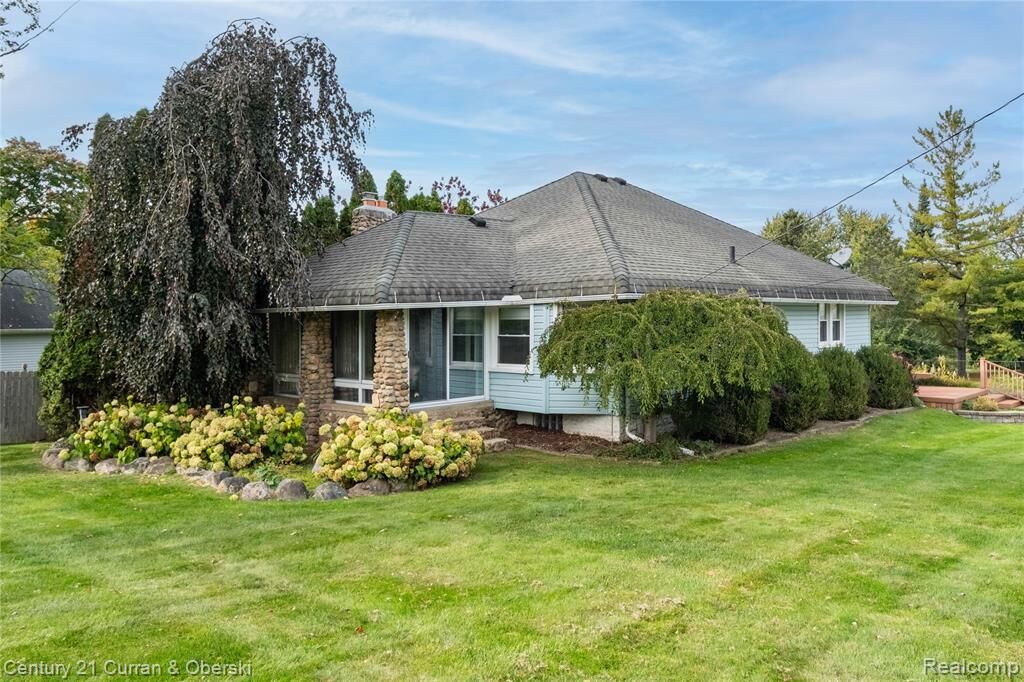 Property Photo:  238 Alberta Street  MI 48326 