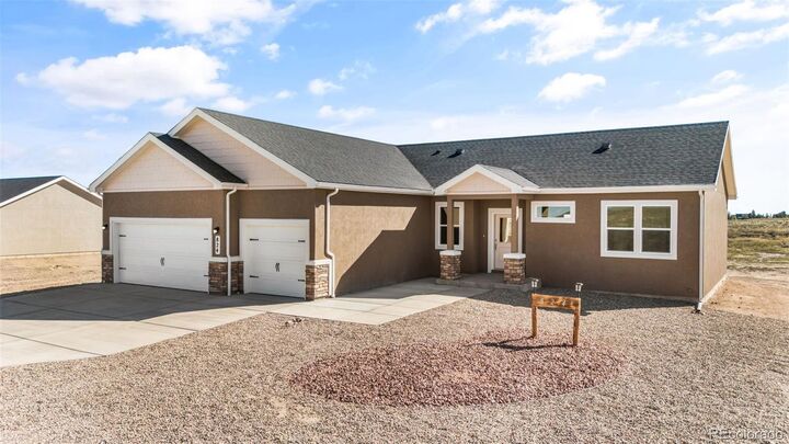 Property Photo: 824 E Loma Drive CO 81007