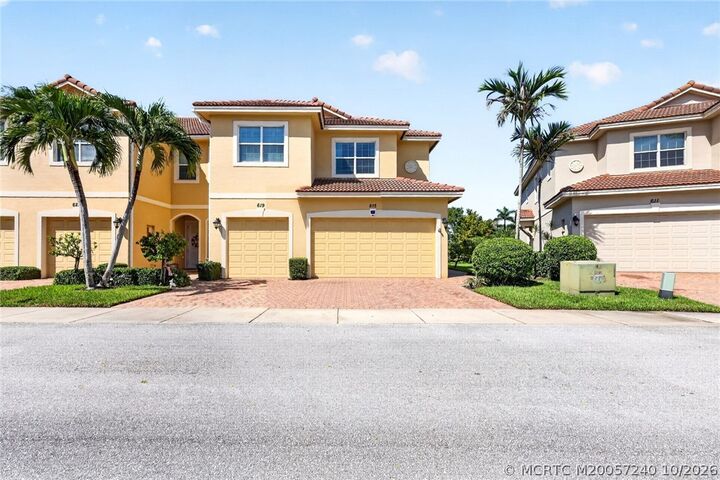 Property Photo:  615 SW Glen Crest Way  FL 34997 