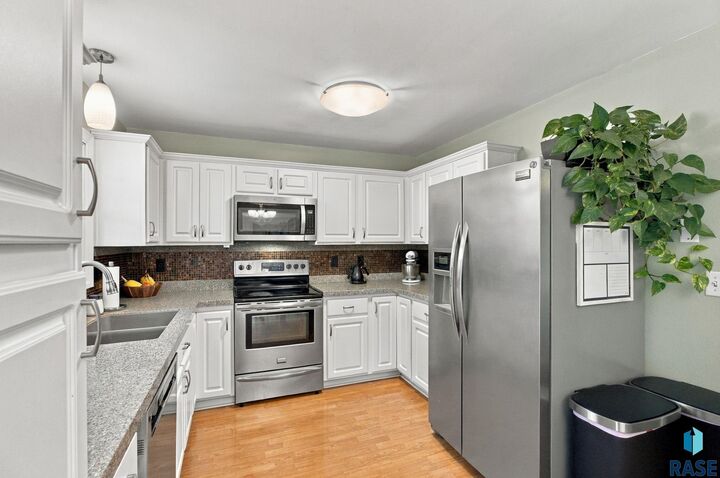 Property Photo: 2017 S Fox Trl SD 57103