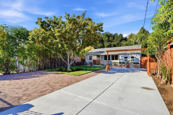 Property Photo:  215 Newbridge Street  CA 94025 