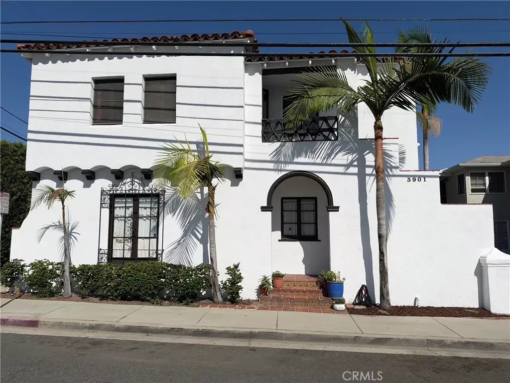 Property Photo:  3901 E 10th  CA 90804 