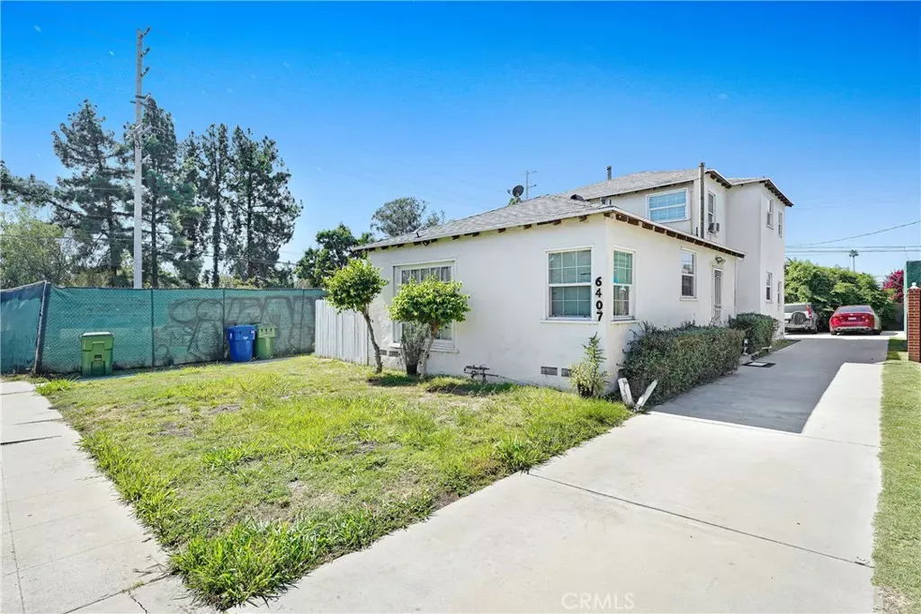 Property Photo:  6407 Whitman  CA 91406 