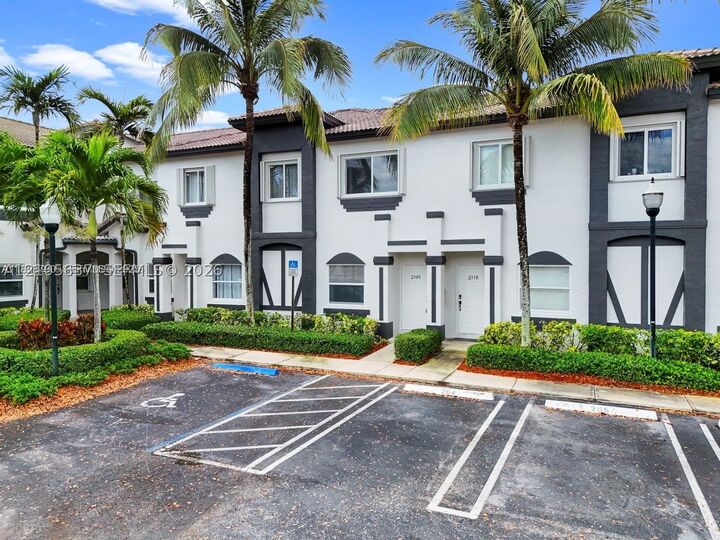 Property Photo:  2308 SE 24th Ave 2308  FL 33035 