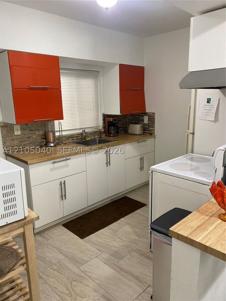 Property Photo:  2 NE 45th St 2  FL 33137 
