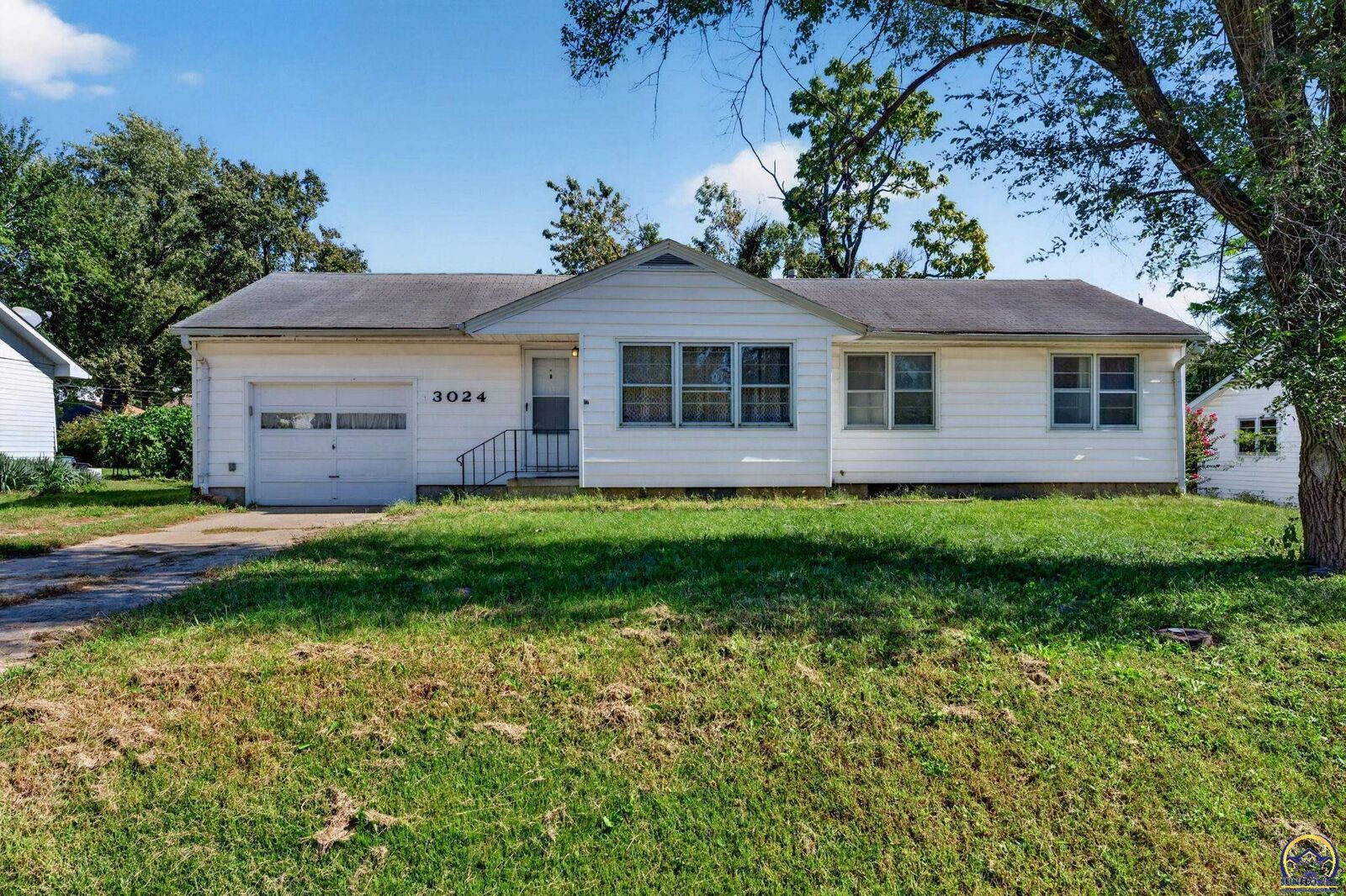 Property Photo: 3024 SE Michigan Ave KS 66605