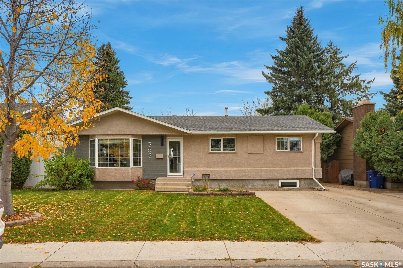 Property Photo:  353 Guelph Crescent  SK S7H 4R1 