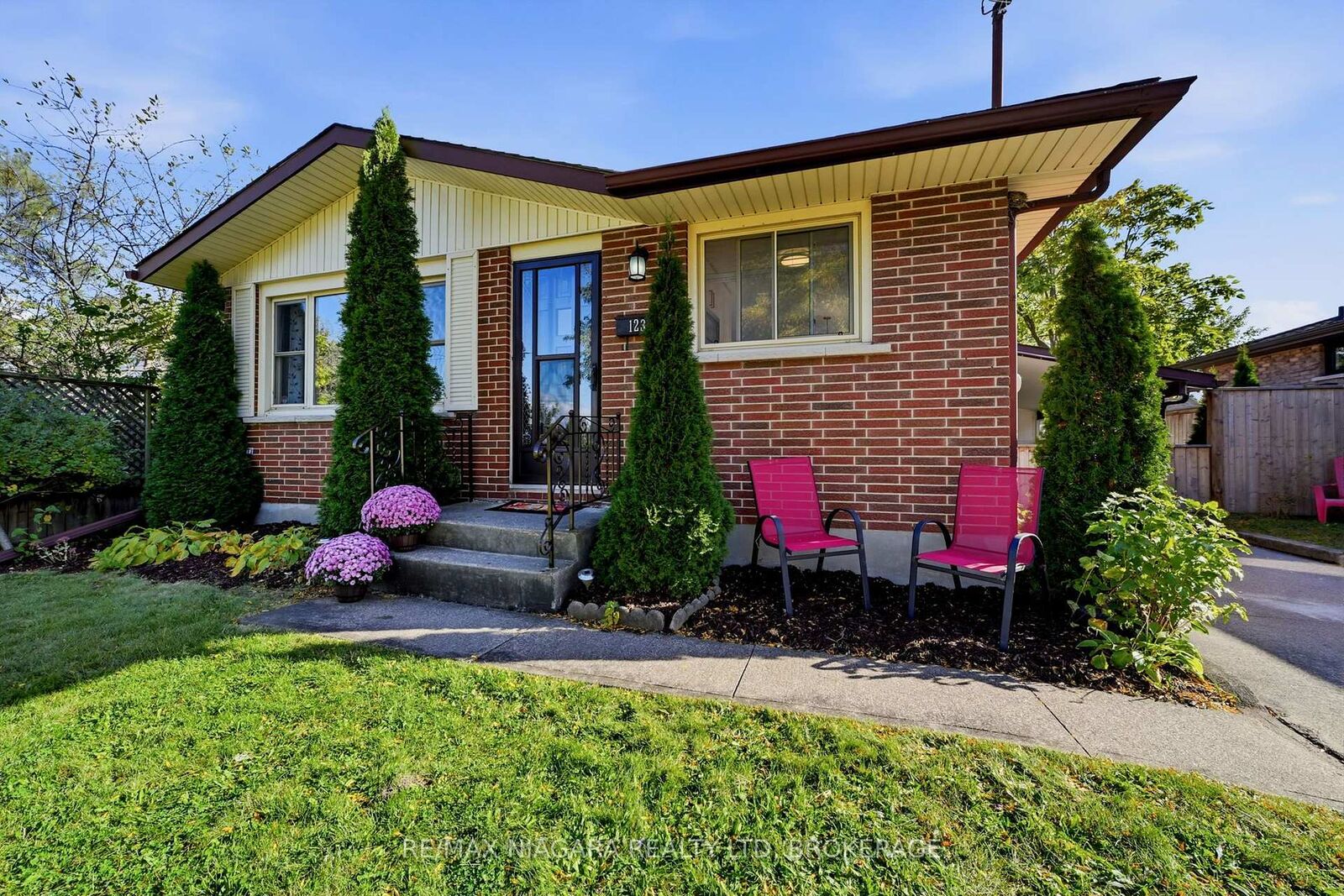 Property Photo:  123 Meredith Drive  ON L2M 6C5 