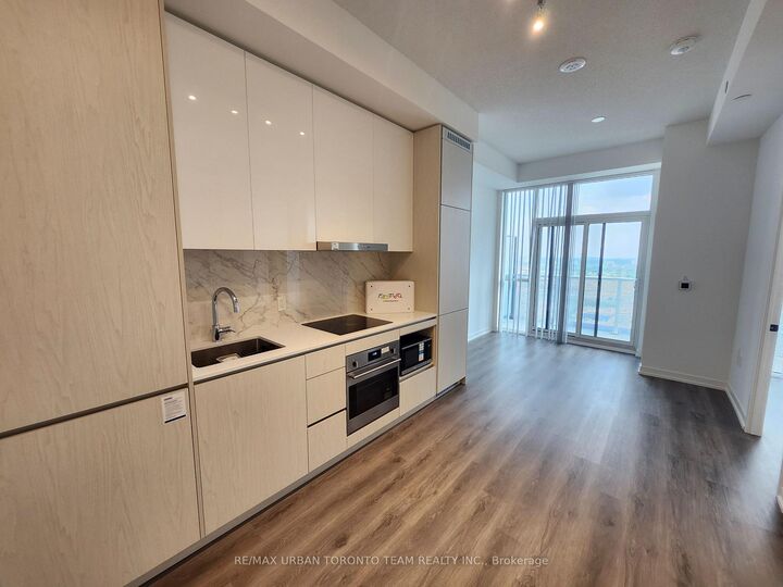 Property Photo:  28 Interchange Way 3111  ON L4K 0P8 