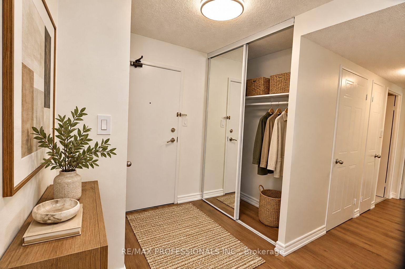 Property Photo:  350 Webb Drive 210  ON L5B 3W4 