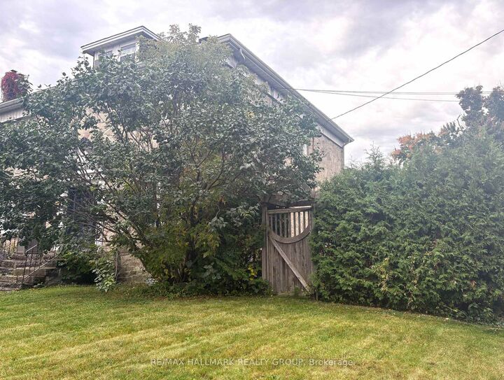 Property Photo: 192 Bayswater Avenue ON K1Y 2G6