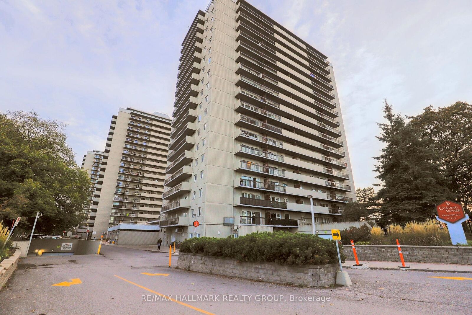Property Photo:  158A McArthur Avenue 203  ON K1L 7E7 