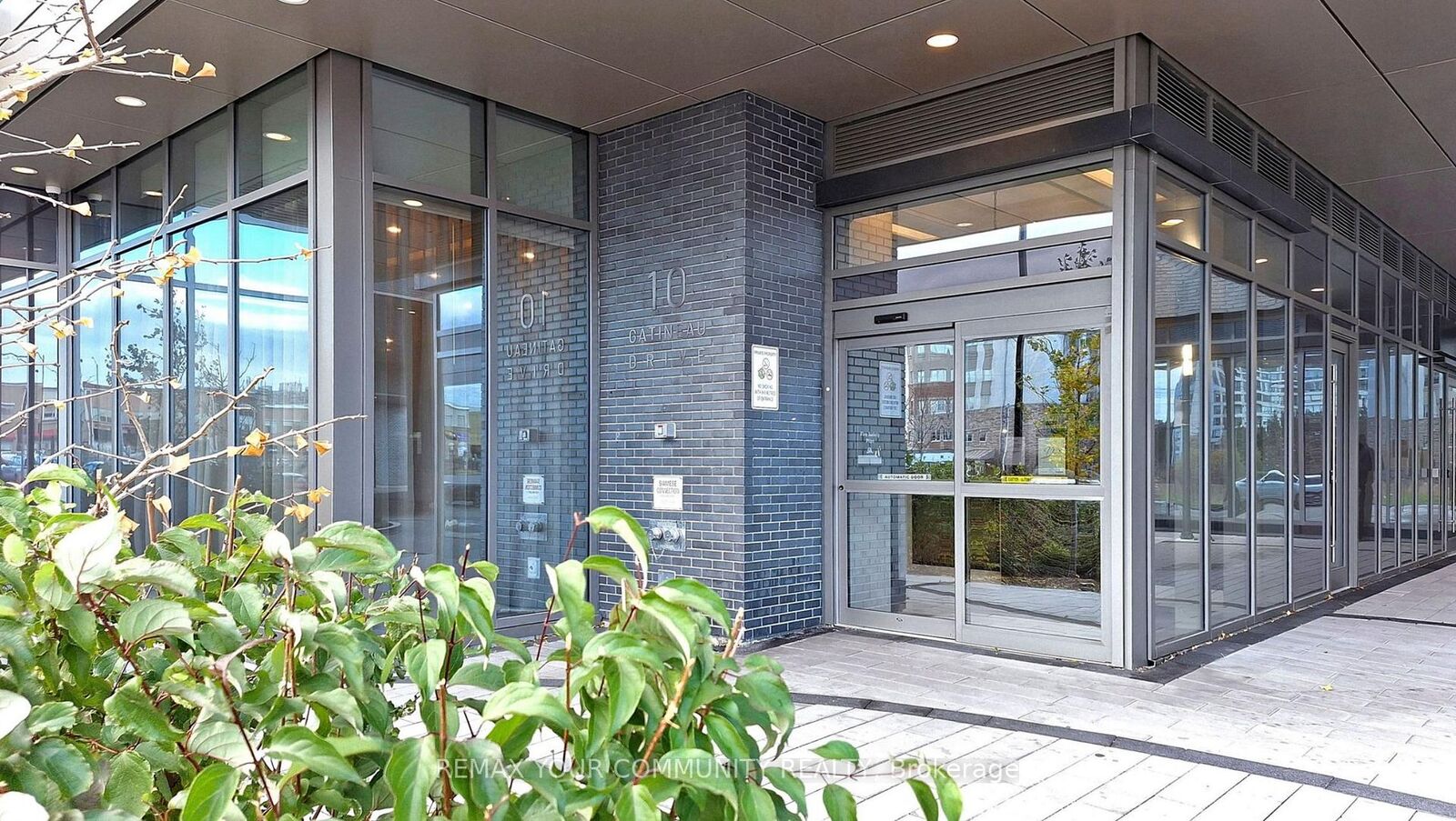 Property Photo: 10 Gatineau Drive 309 ON L4J 0L2