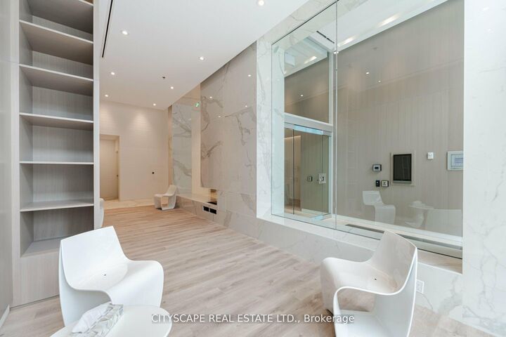 Property Photo:  370 Martha Street S 1907  ON L7R 0G9 